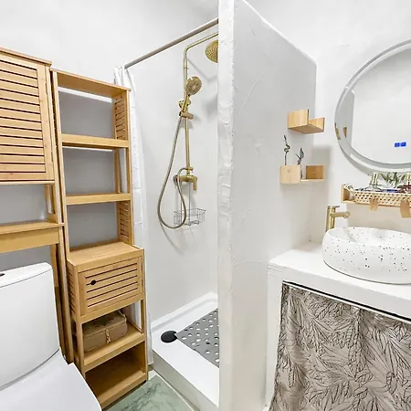 Au Ptit'bout de Ninette, 3 étoiles, centre ville et pourtant très calme, proche plages, Dog Friendly, parking privé